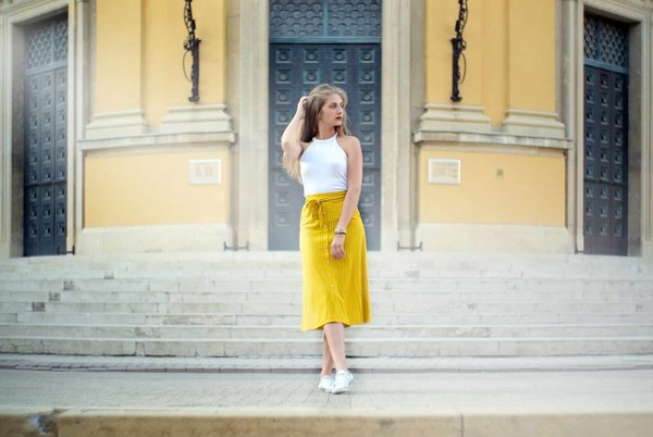 How to Style a Silk Midi Skirt for High-Profile Client Meetings?